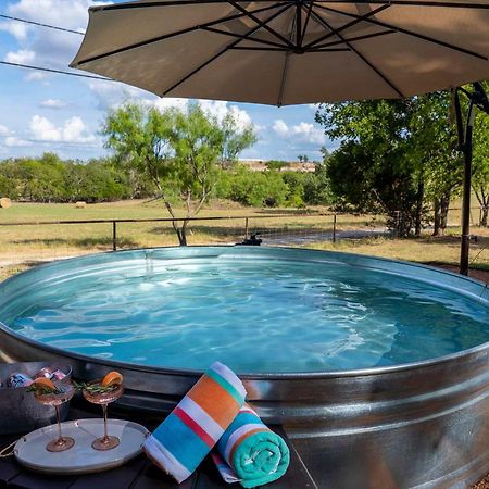 Container Haus Pet Friendly With Cowboy Pool Villa Fredericksburg Kültér fotó