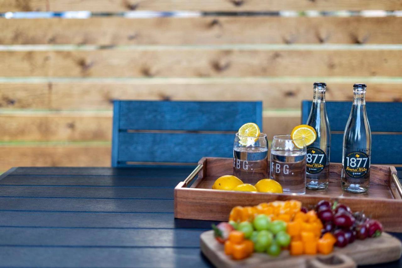 Container Haus Pet Friendly With Cowboy Pool Villa Fredericksburg Kültér fotó