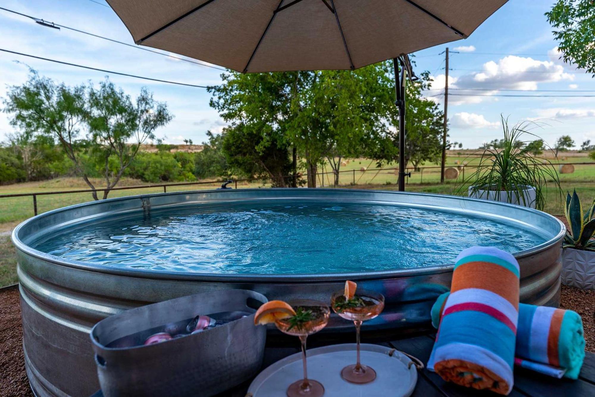 Container Haus Pet Friendly With Cowboy Pool Villa Fredericksburg Kültér fotó