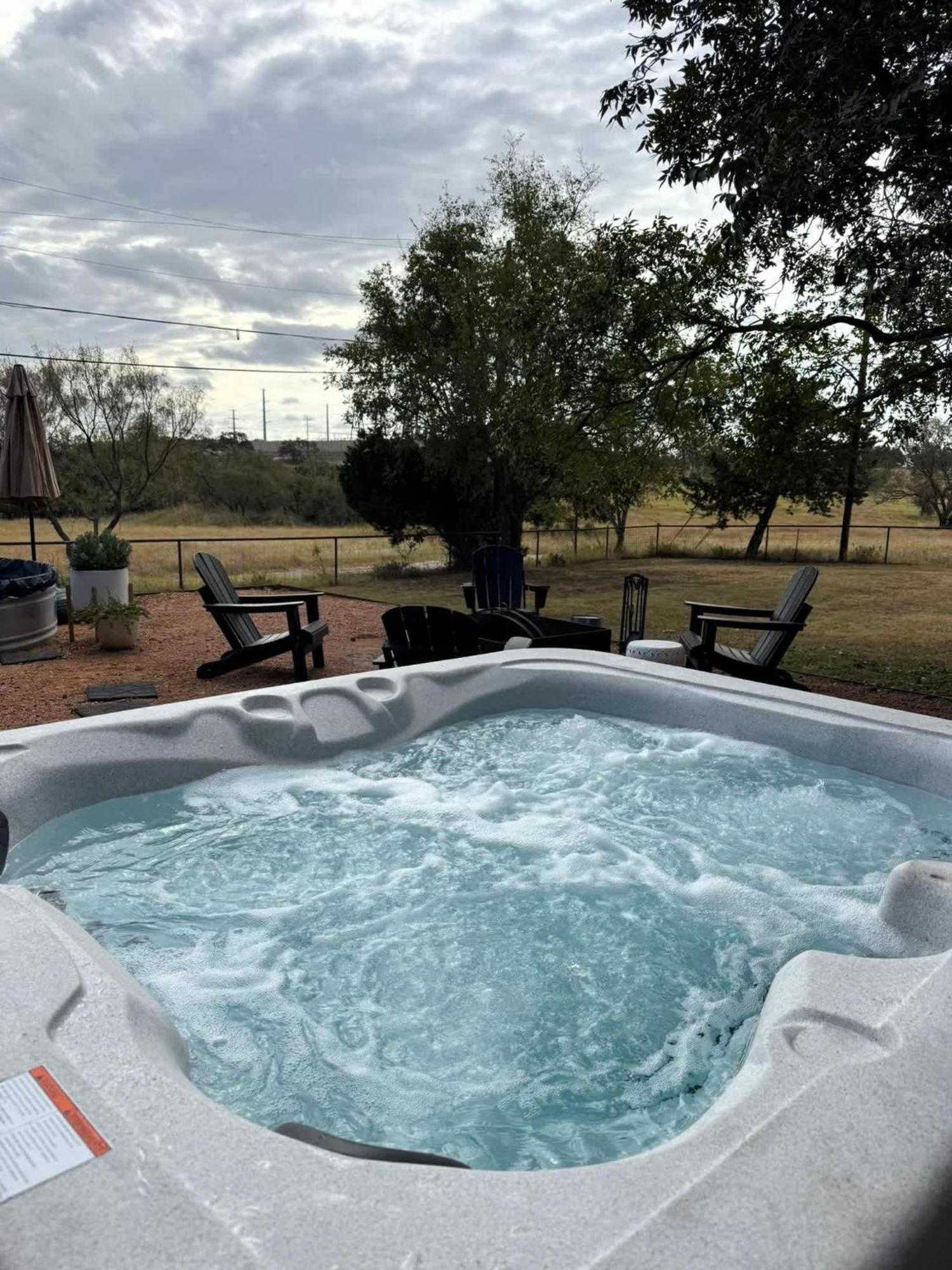 Container Haus Pet Friendly With Cowboy Pool Villa Fredericksburg Kültér fotó