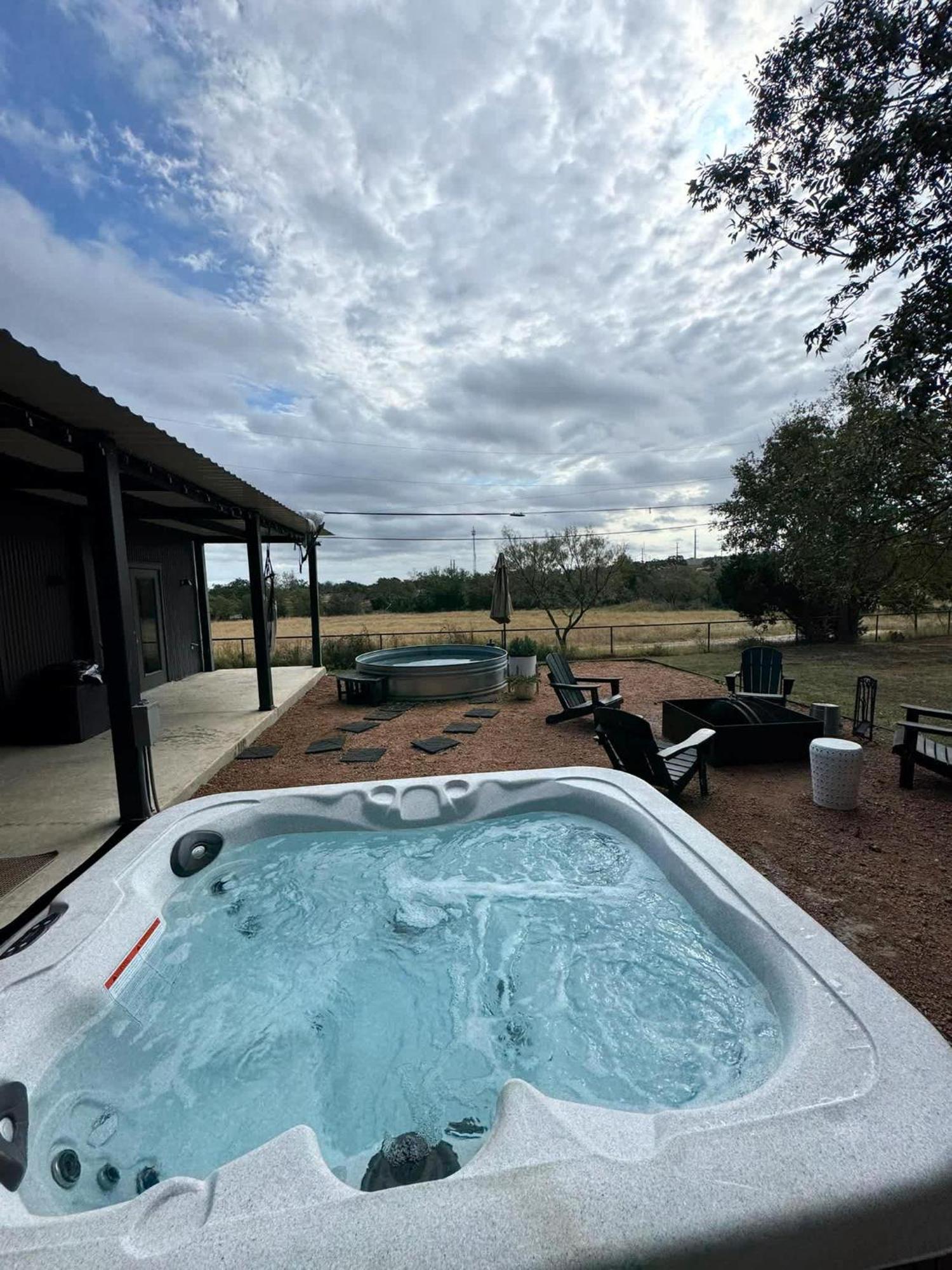 Container Haus Pet Friendly With Cowboy Pool Villa Fredericksburg Kültér fotó