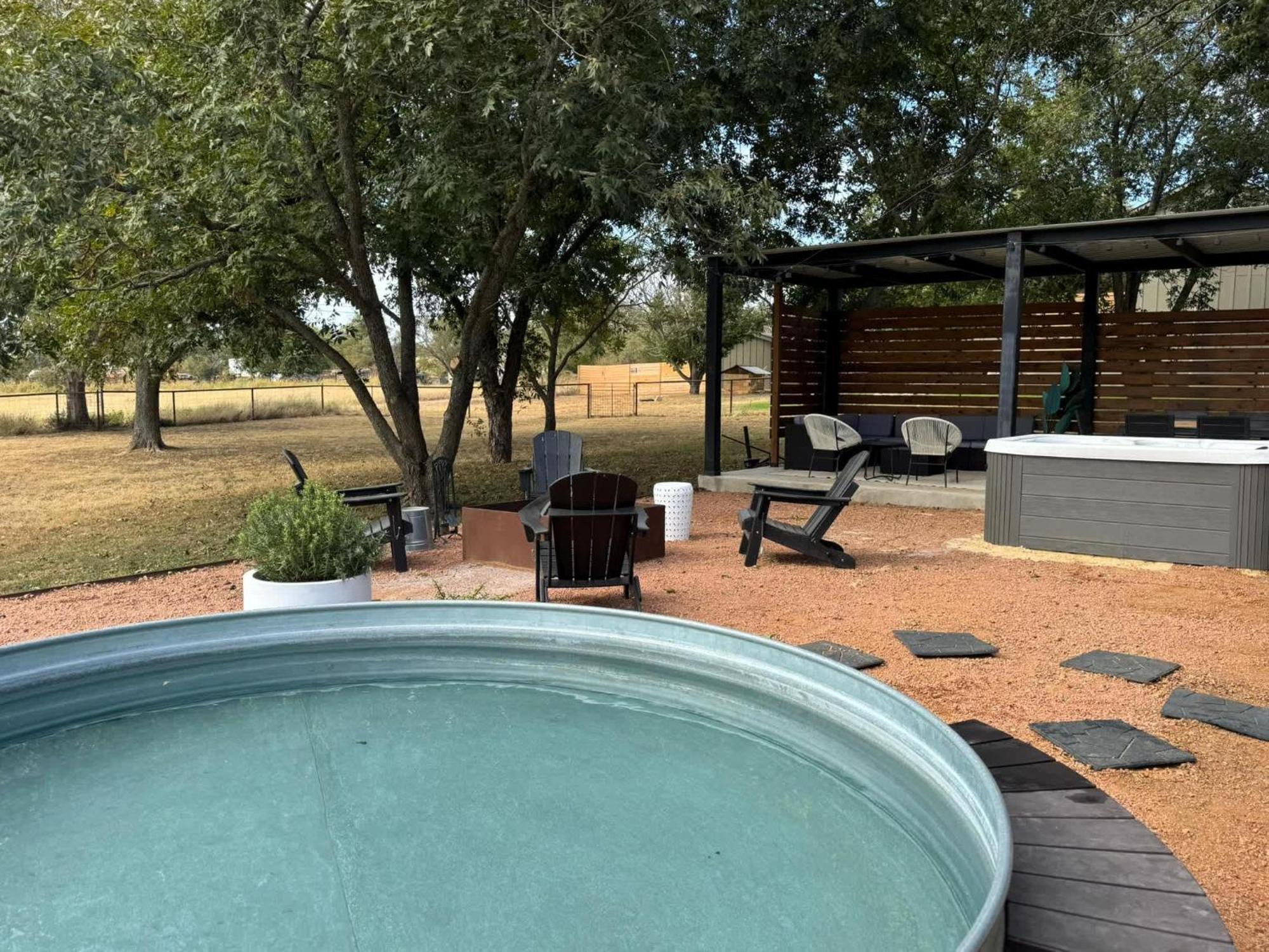 Container Haus Pet Friendly With Cowboy Pool Villa Fredericksburg Kültér fotó